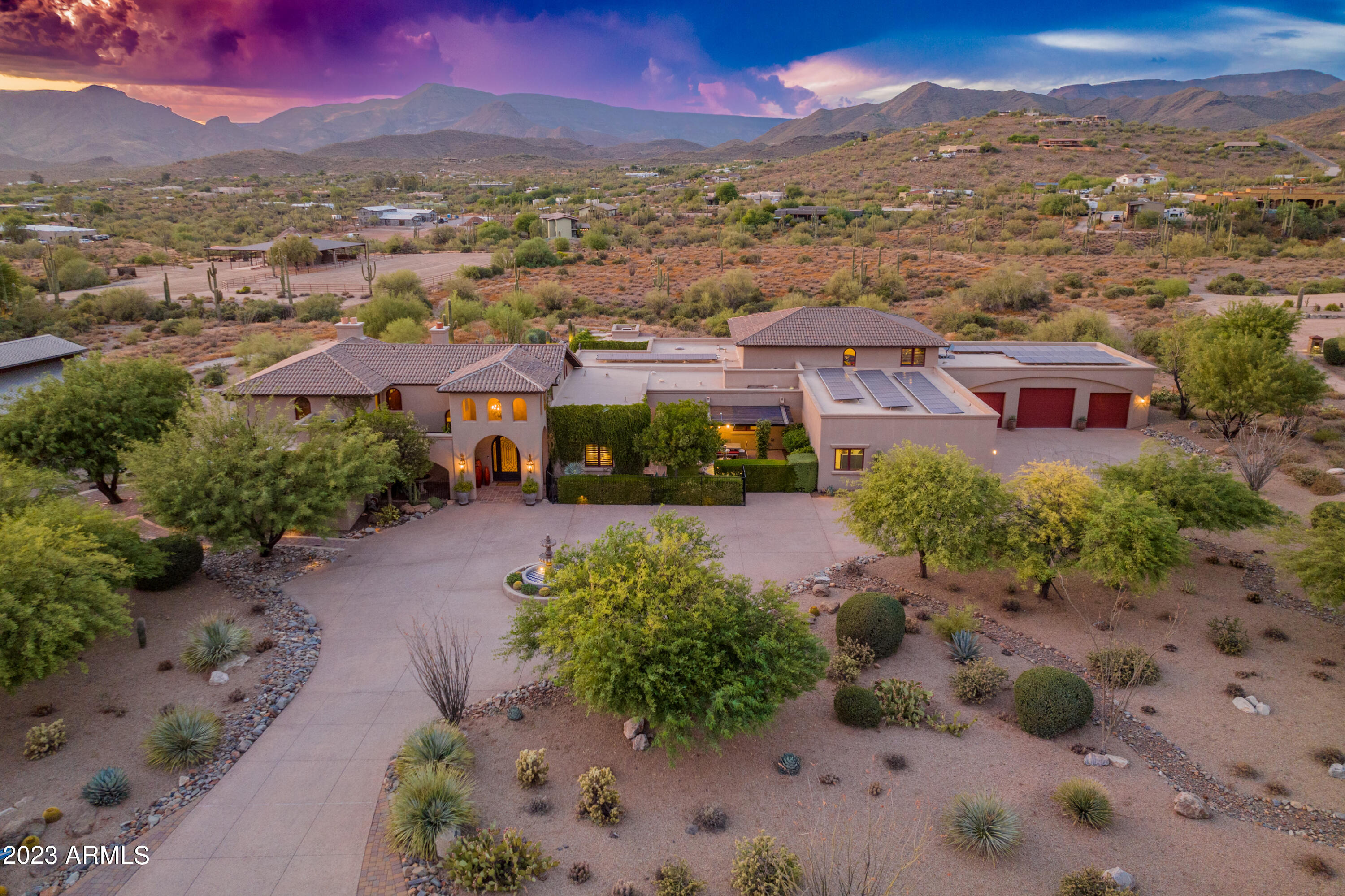 Amazing Estate on 5 Acres - Residential