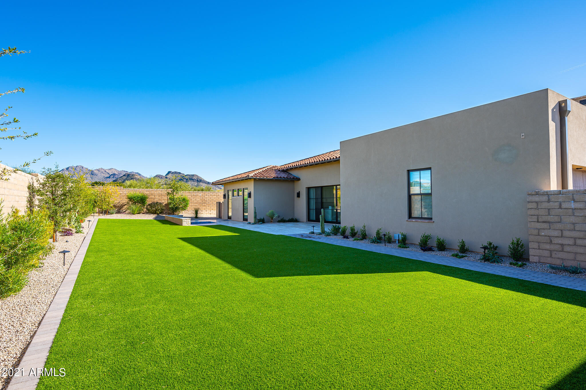 WHITE HORSE - Residential