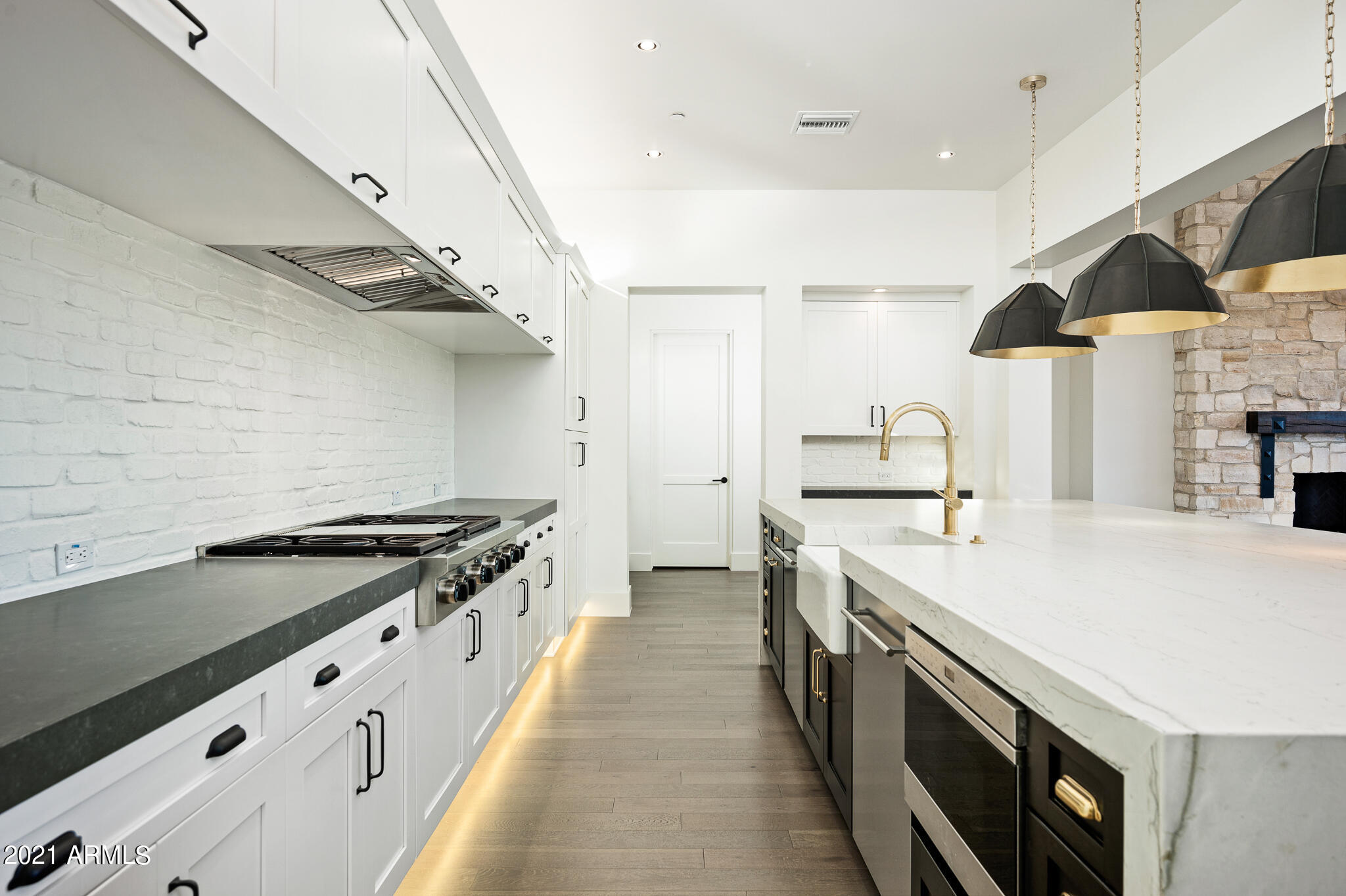 WHITE HORSE - Residential