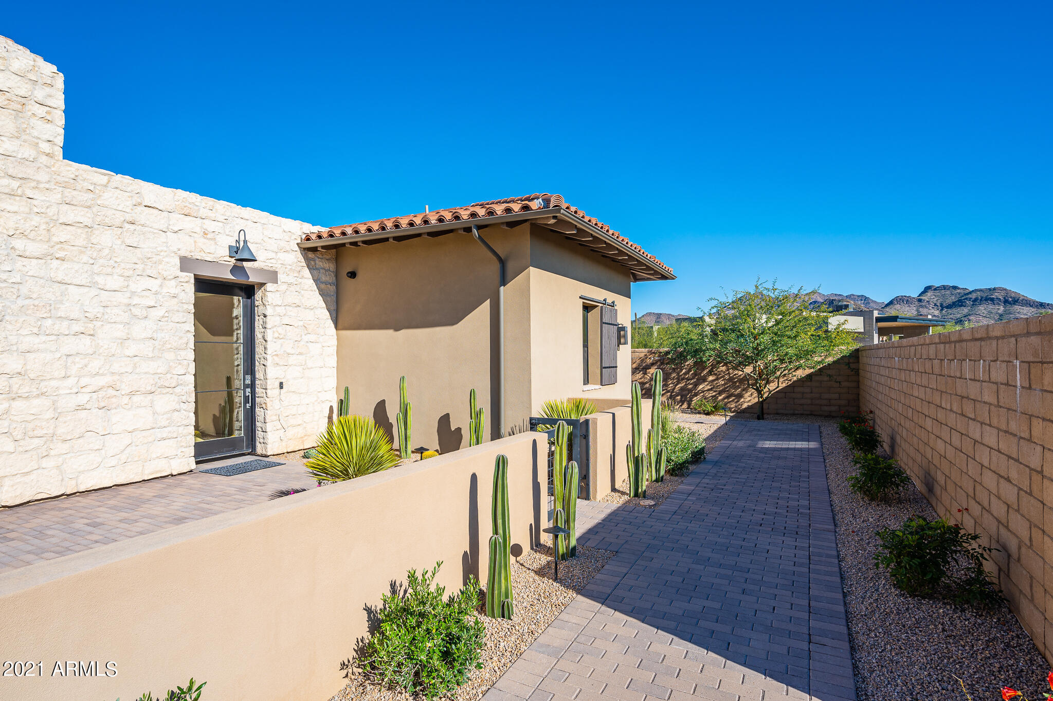 WHITE HORSE - Residential