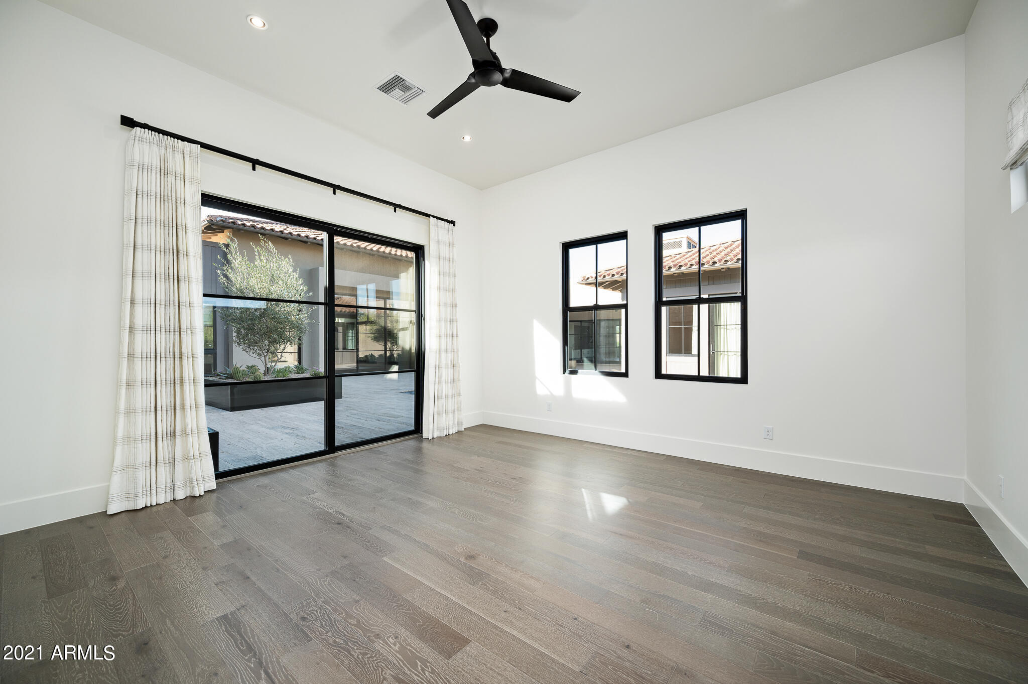 WHITE HORSE - Residential