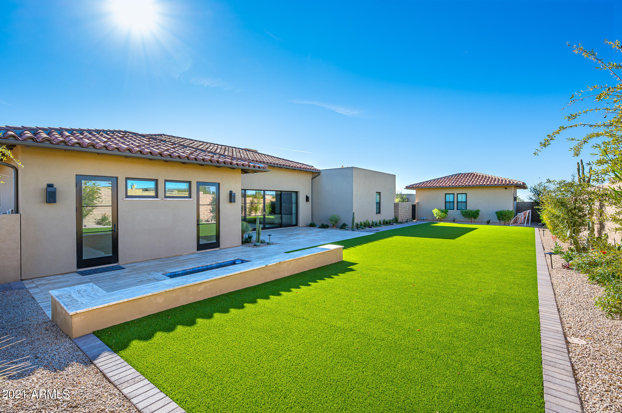 WHITE HORSE - Residential