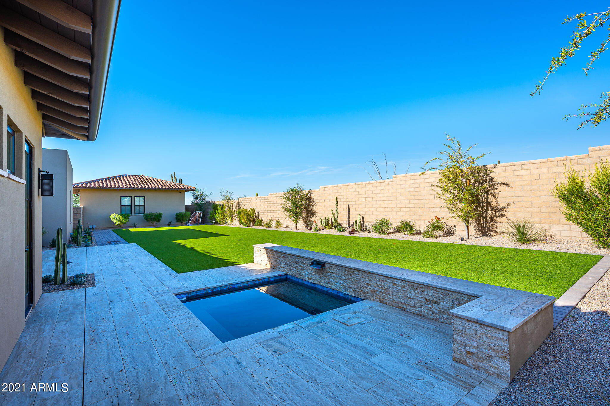 WHITE HORSE - Residential