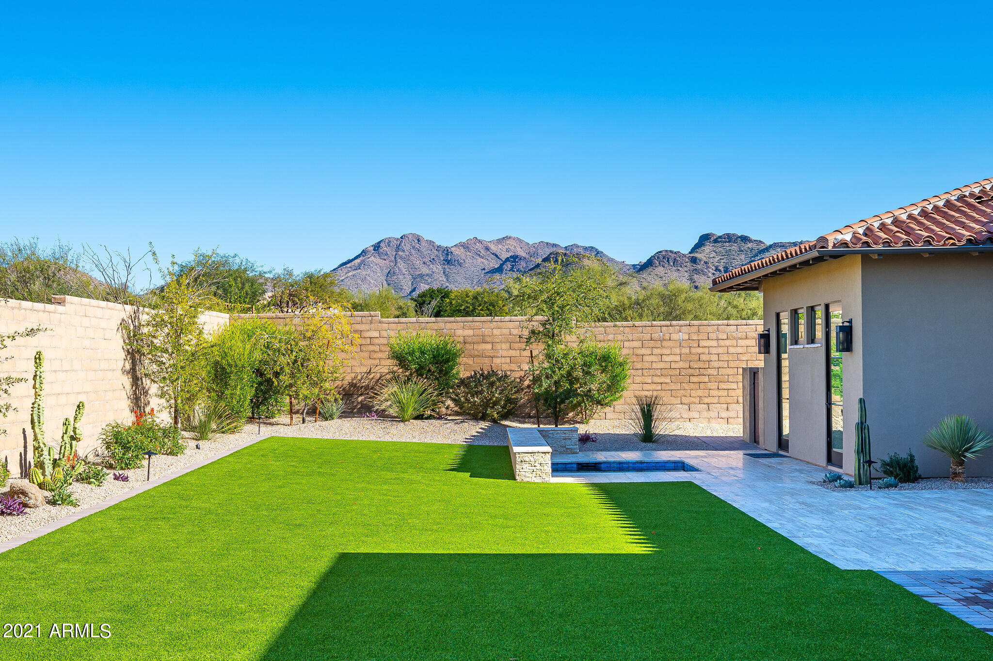 WHITE HORSE - Residential
