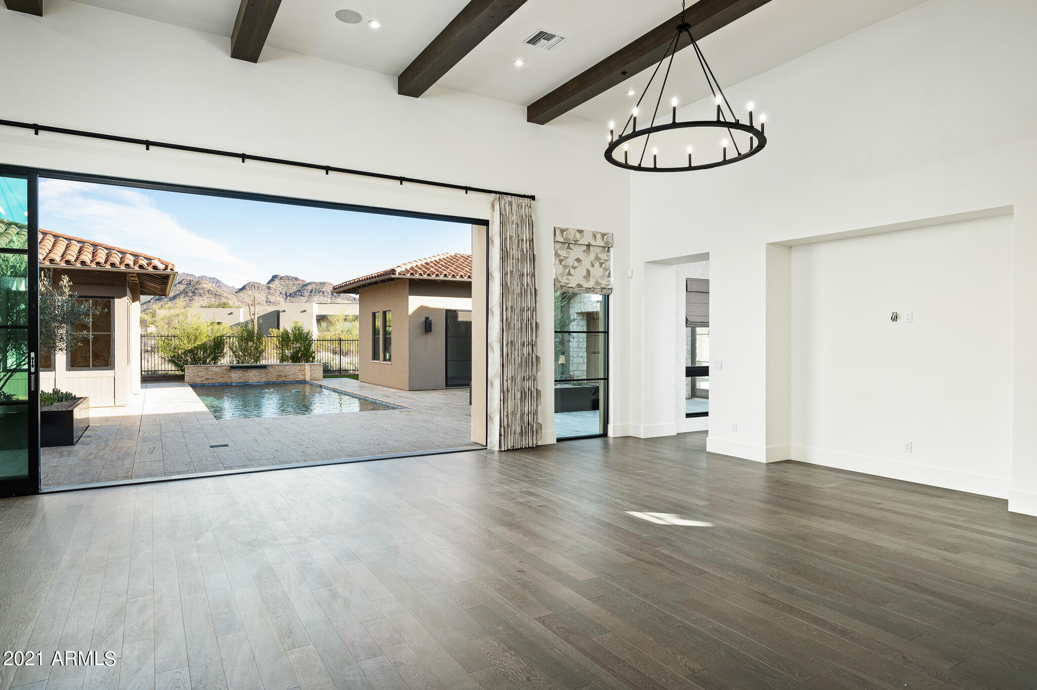 WHITE HORSE - Residential