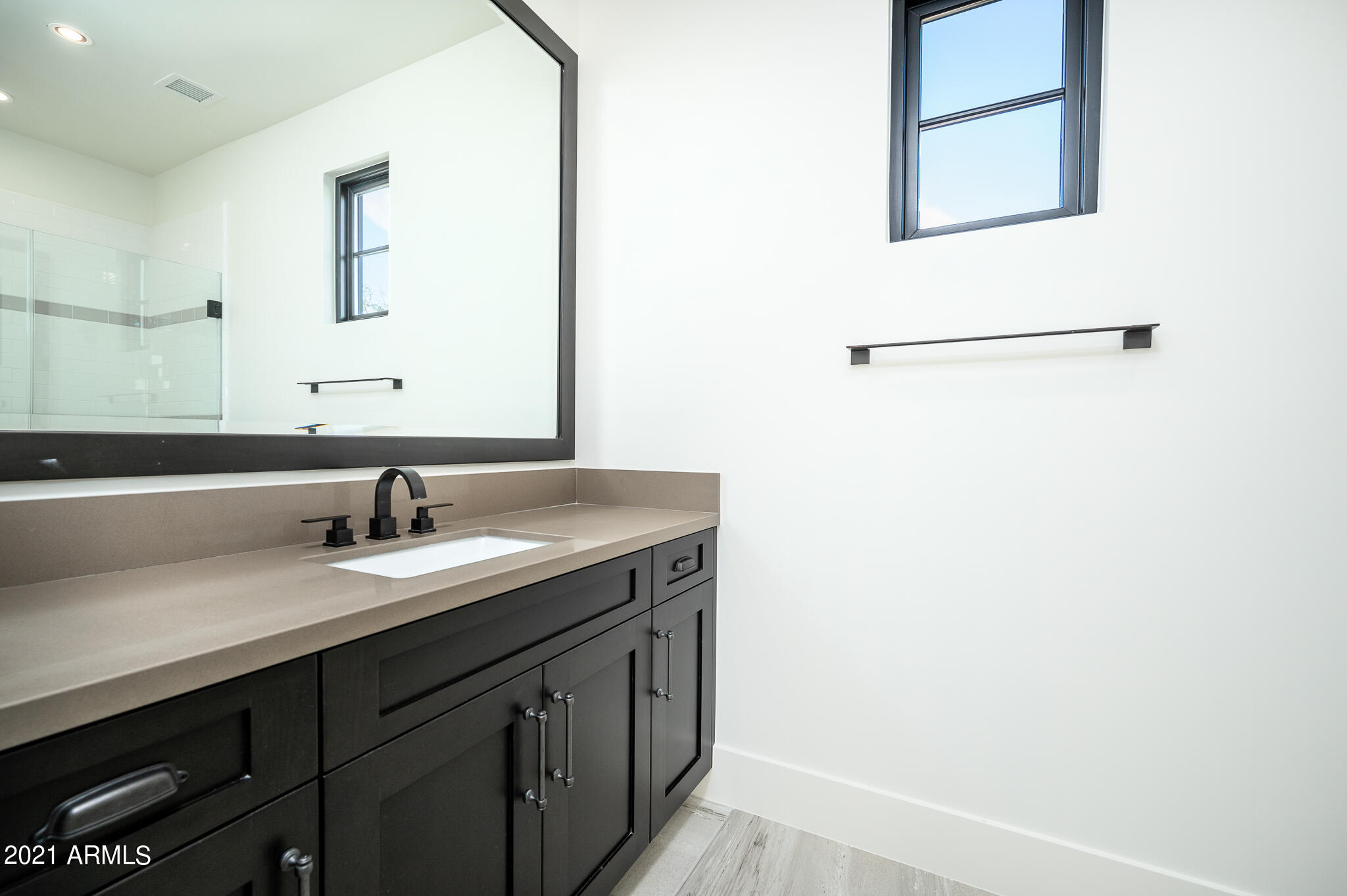 WHITE HORSE - Residential