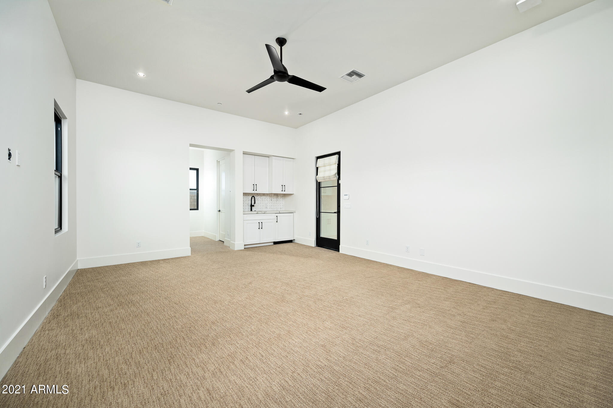 WHITE HORSE - Residential