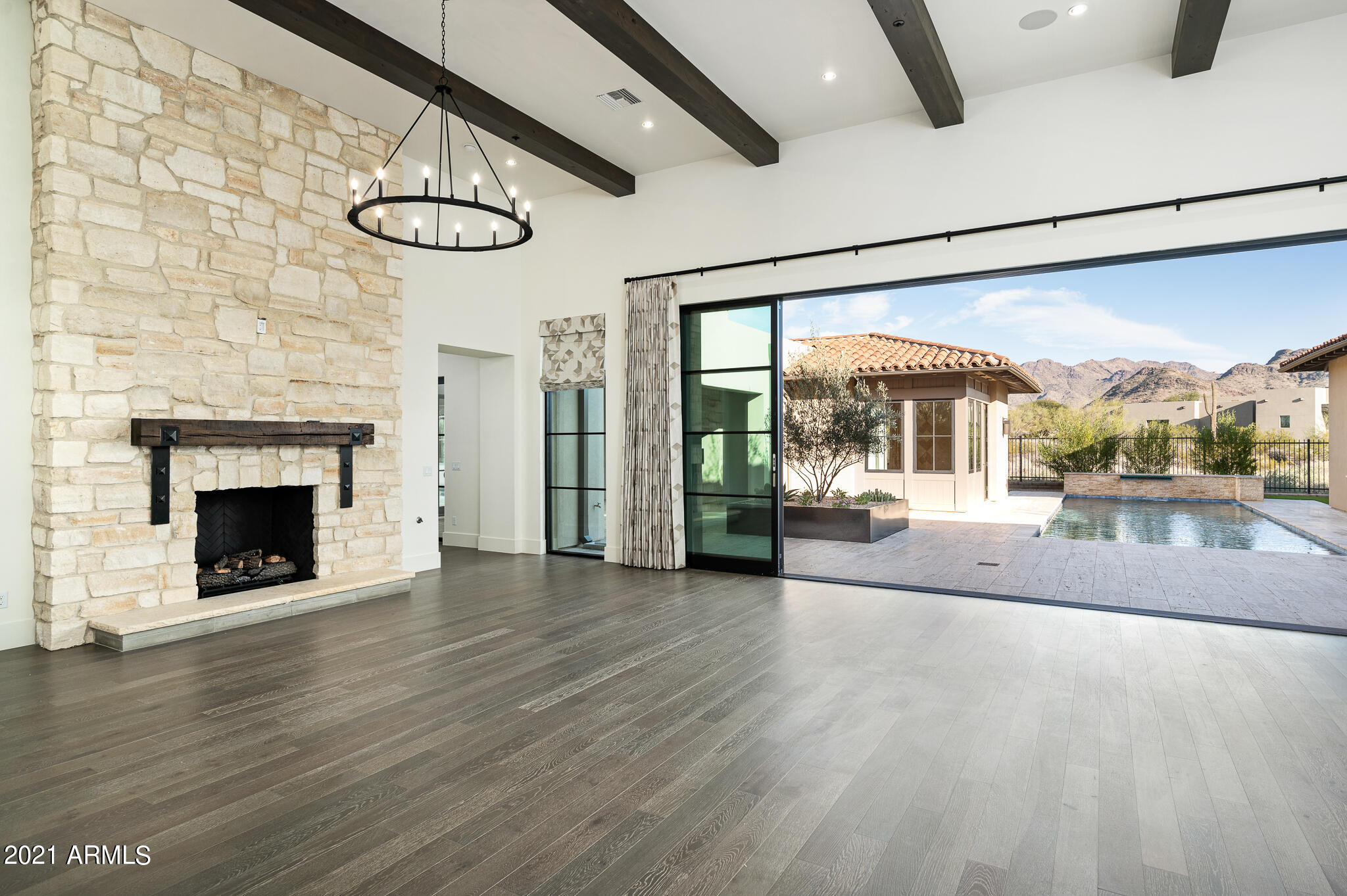 WHITE HORSE - Residential