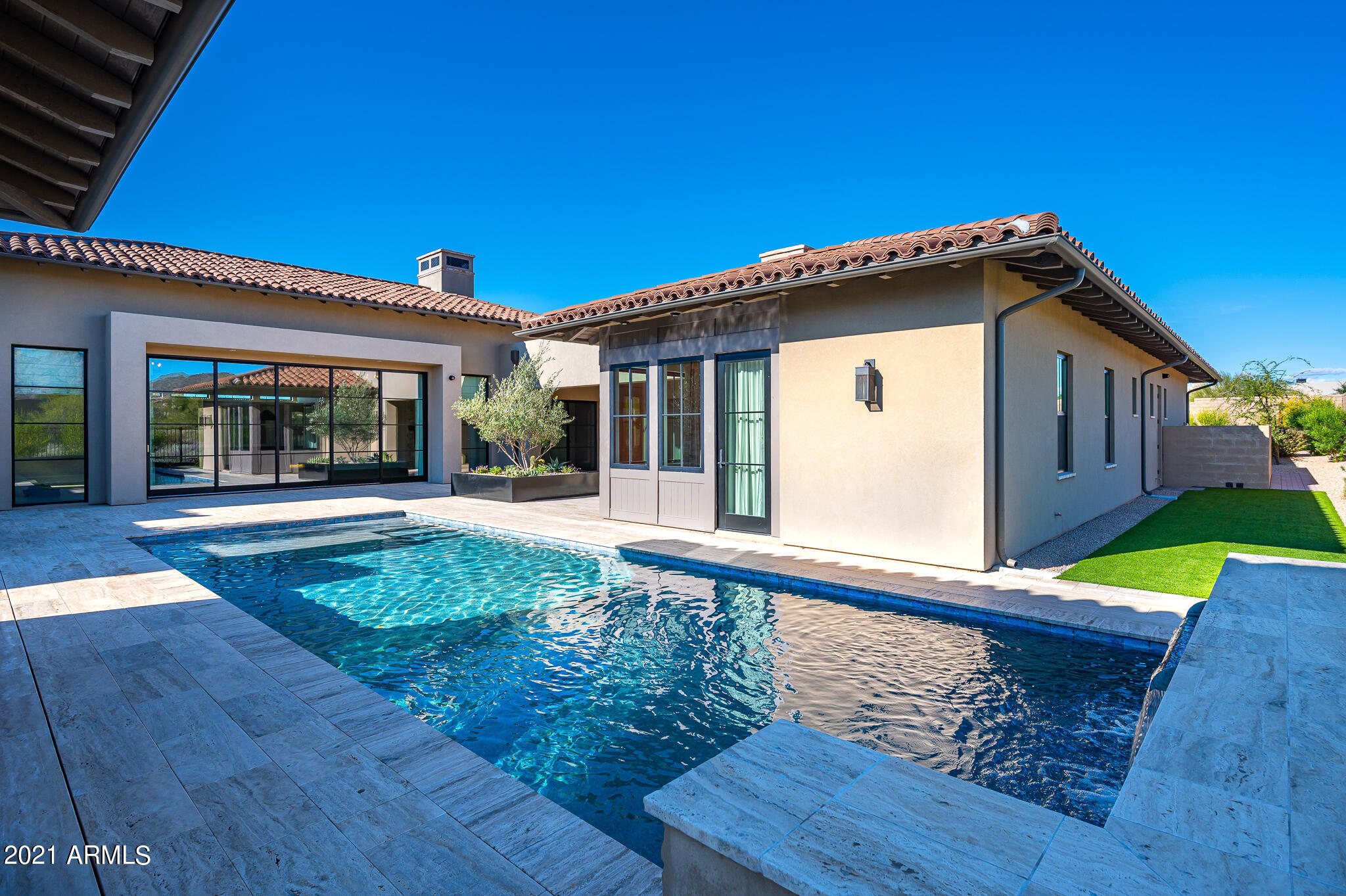 WHITE HORSE - Residential