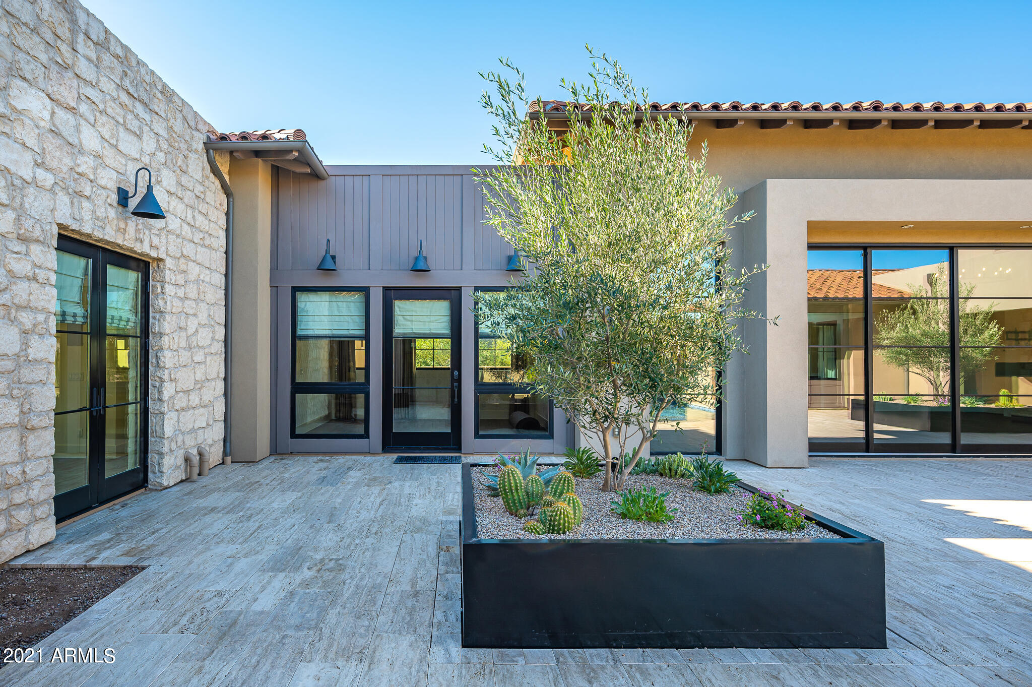 WHITE HORSE - Residential