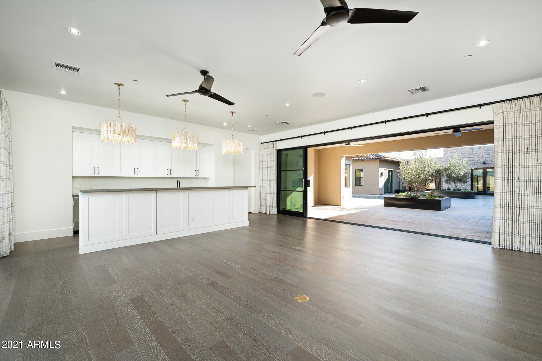 WHITE HORSE - Residential