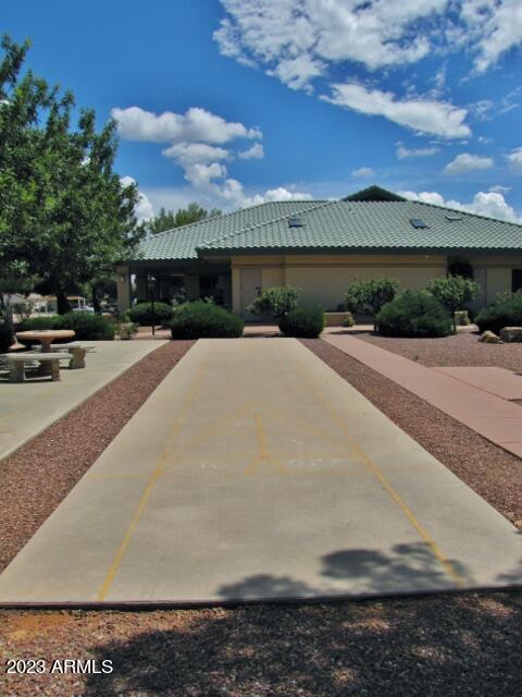 ESTATES/HOLIDAY - Residential Lease
