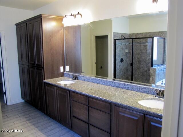 ESTATES/HOLIDAY - Residential Lease