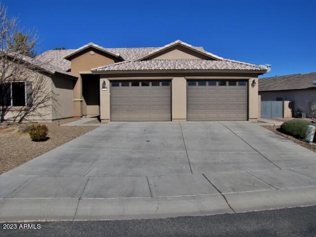 ESTATES/HOLIDAY - Residential Lease