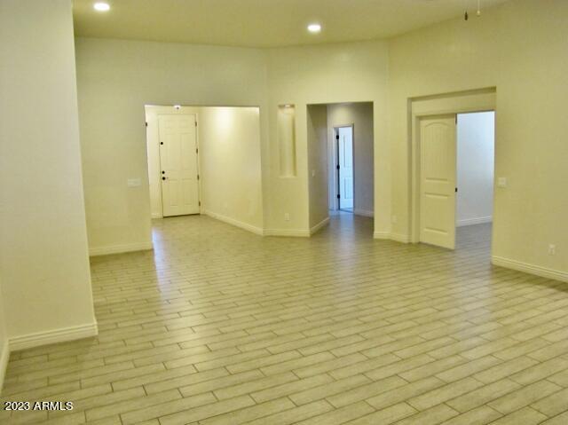 ESTATES/HOLIDAY - Residential Lease