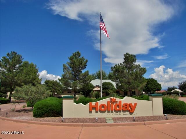 ESTATES/HOLIDAY - Residential Lease