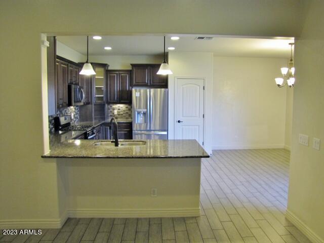 ESTATES/HOLIDAY - Residential Lease