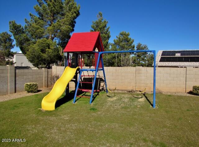 ESTATES/HOLIDAY - Residential Lease
