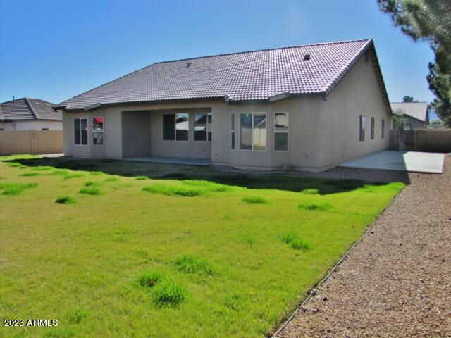 ESTATES/HOLIDAY - Residential Lease