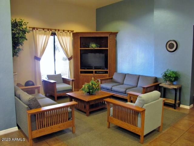 ESTATES/HOLIDAY - Residential Lease