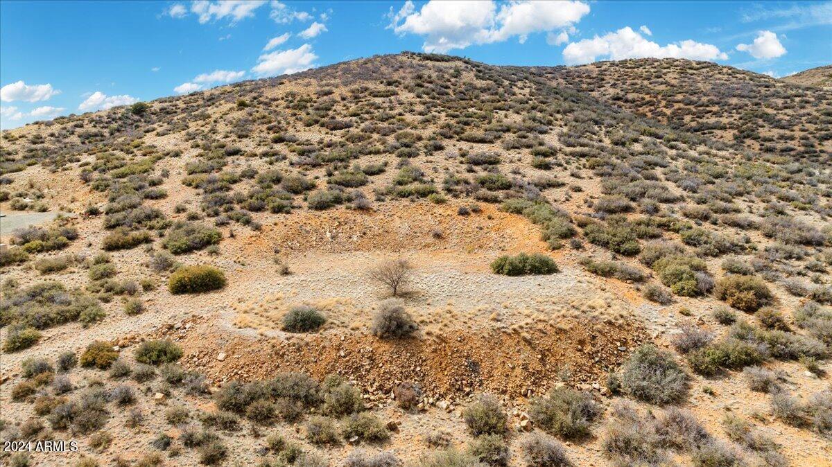 COYOTE CREST AMD - Land