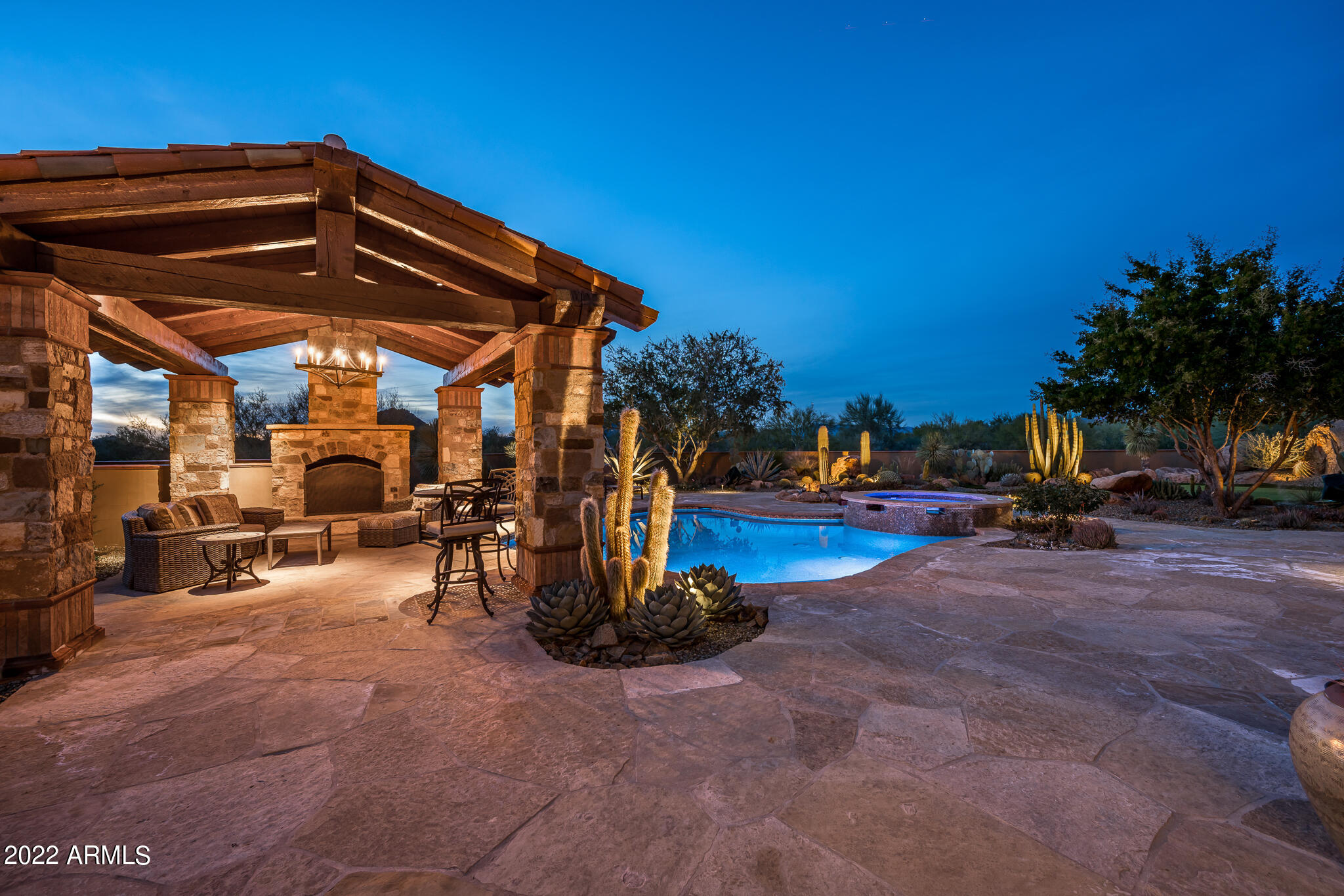 WHISPER ROCK UNIT 3 - Residential