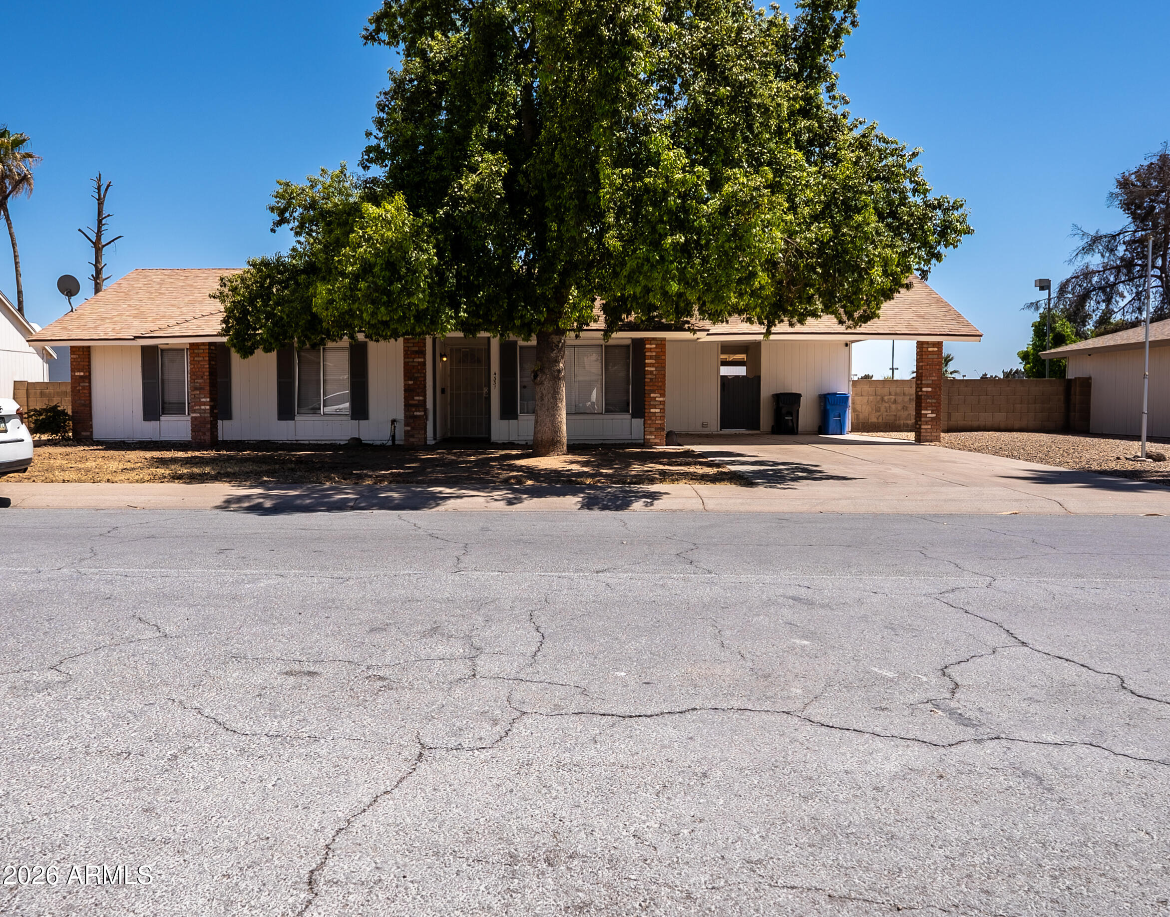 THUNDERBIRD SHADOWS - Residential
