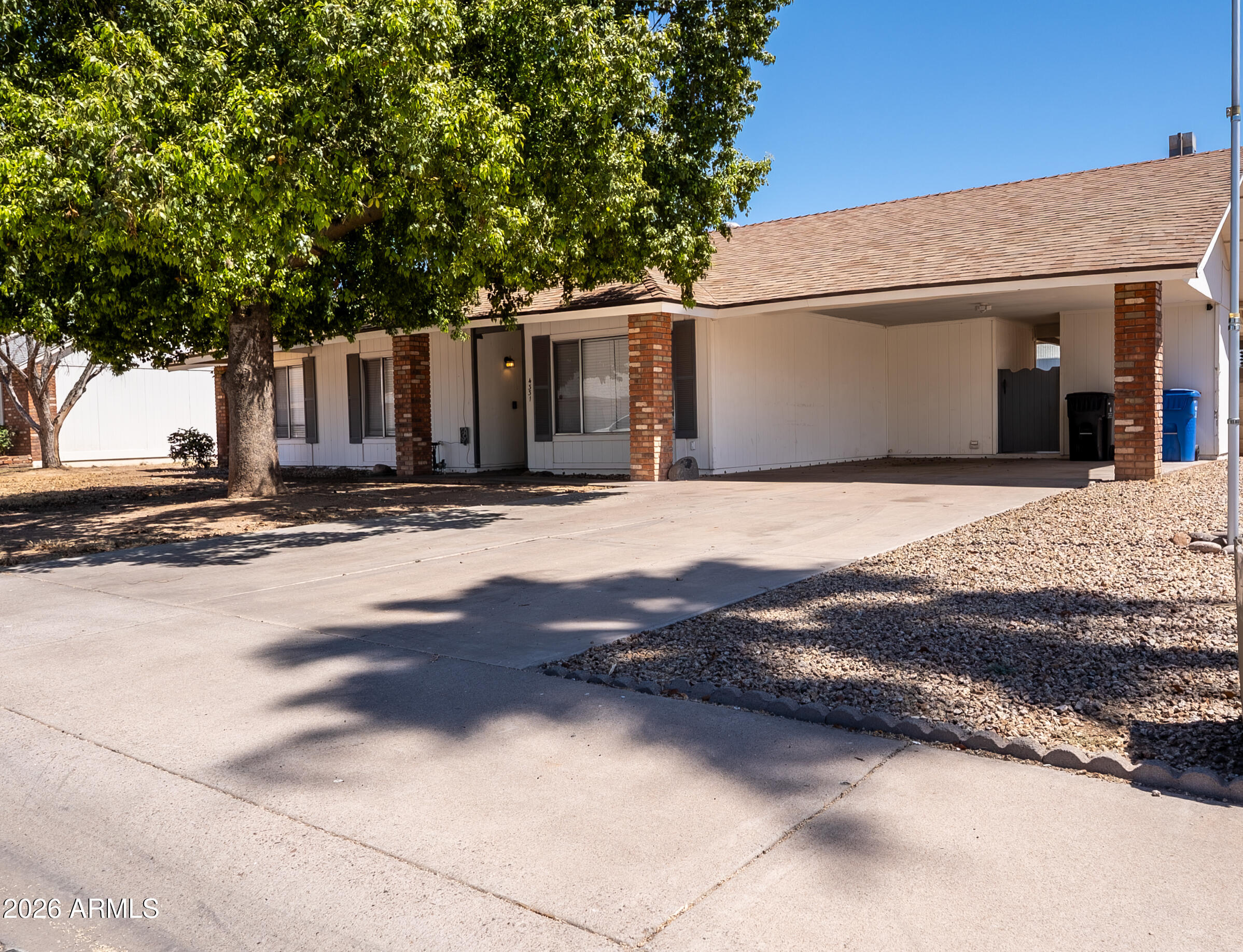 THUNDERBIRD SHADOWS - Residential