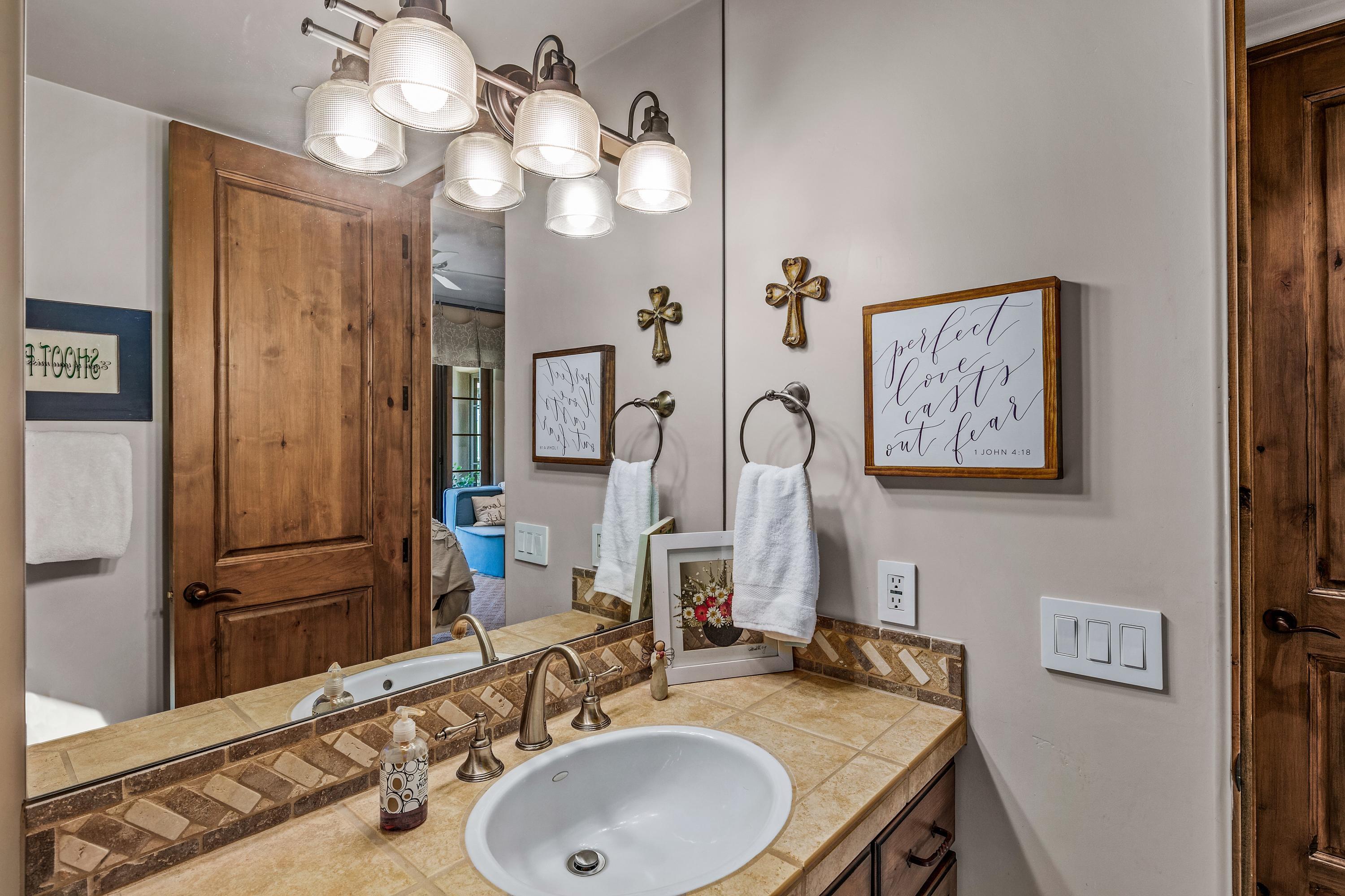 WHISPER ROCK UNIT 1 - Residential