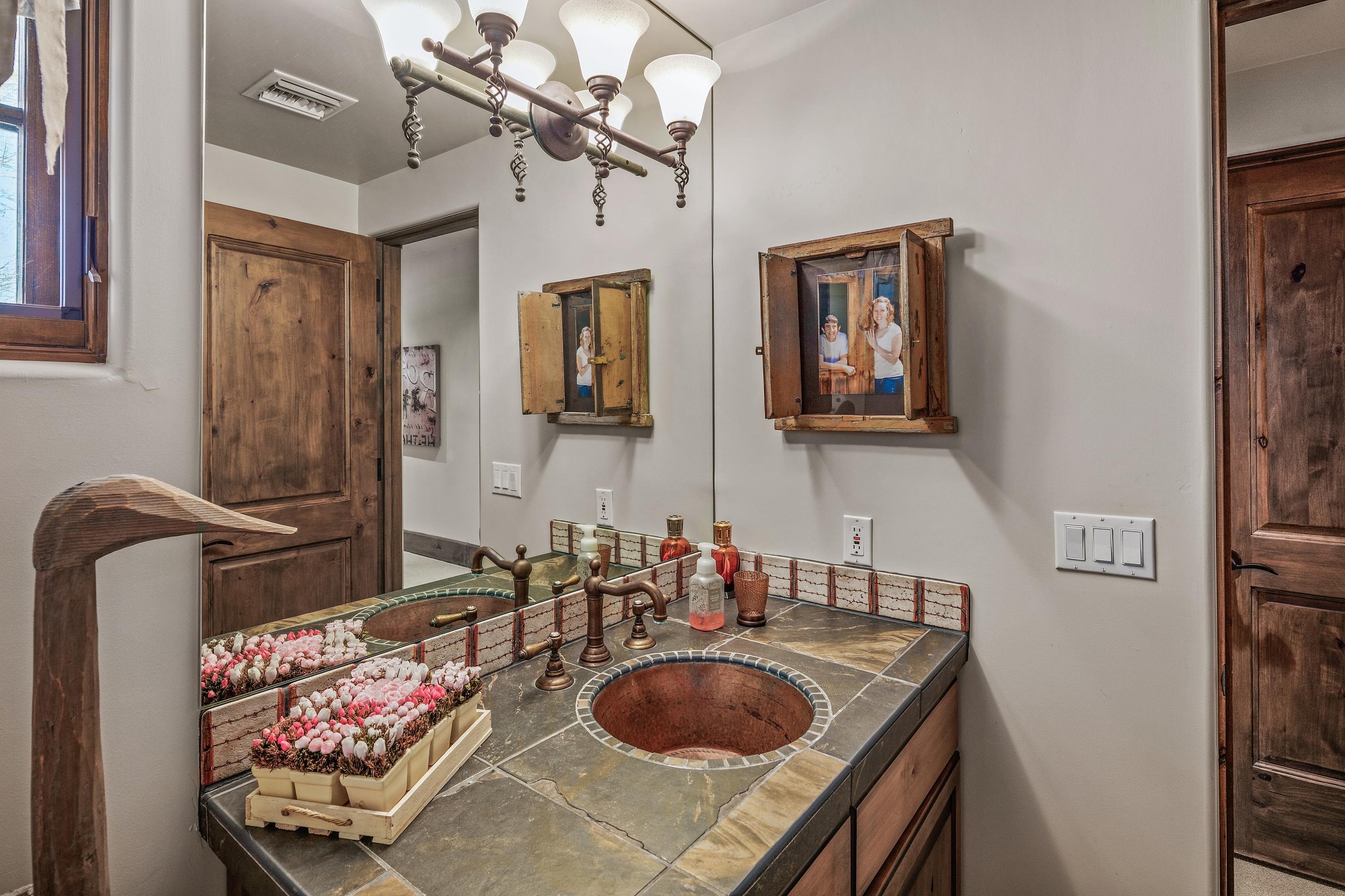 WHISPER ROCK UNIT 1 - Residential
