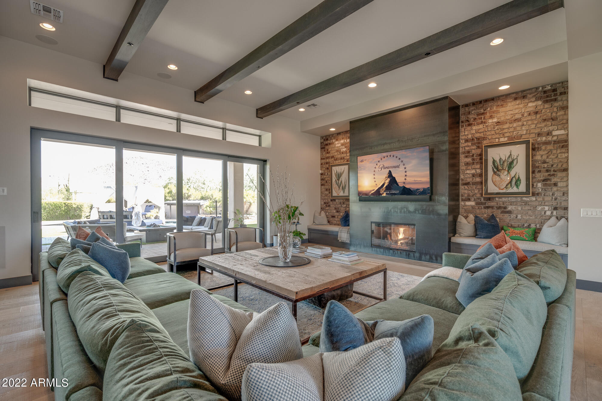 PINNACLE PEAK PLACE - Residential