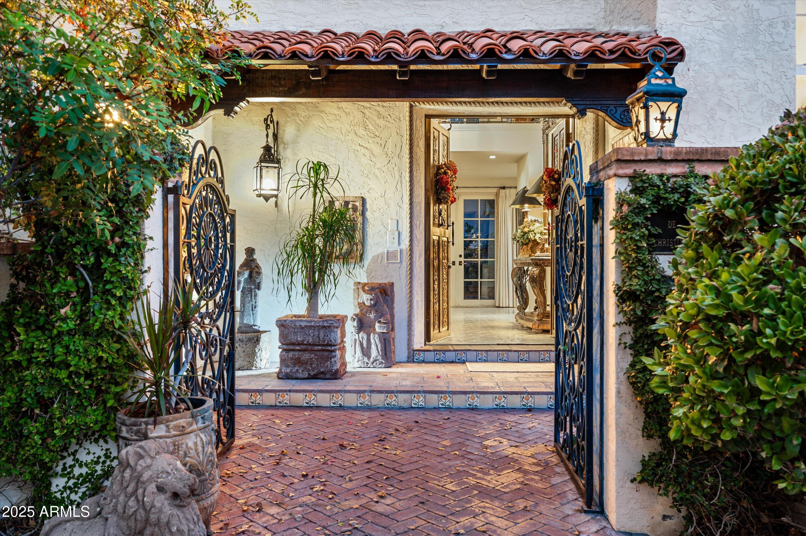 DOS PUERTAS - Residential