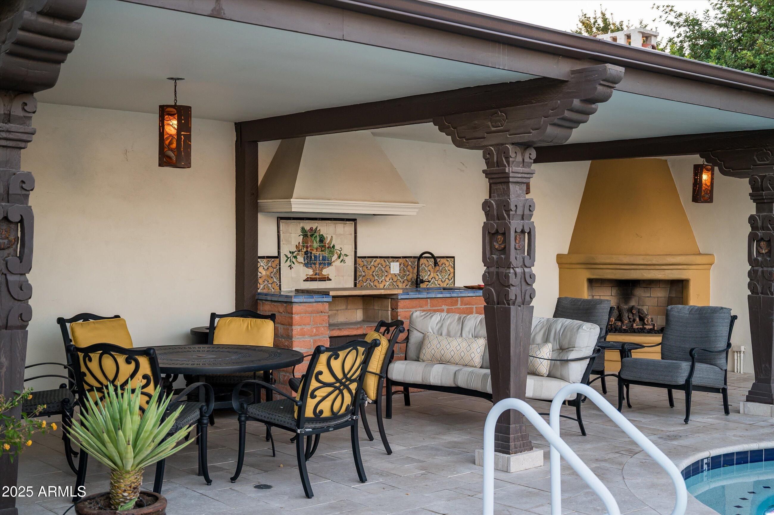 DOS PUERTAS - Residential