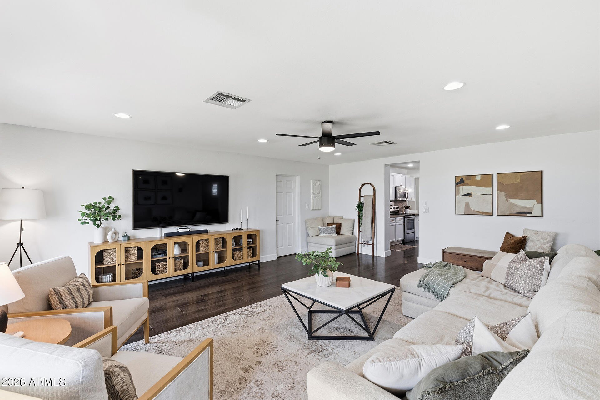 LONG ESTATES - Residential