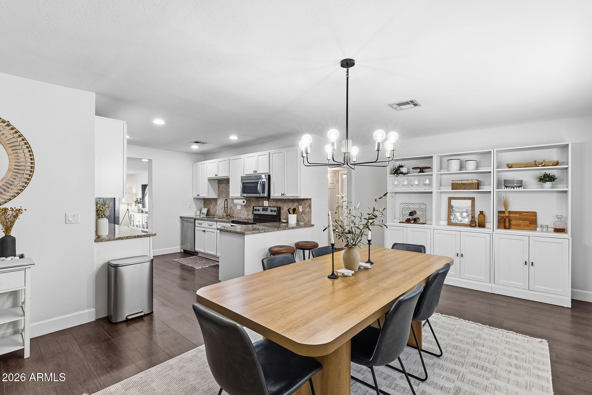 LONG ESTATES - Residential