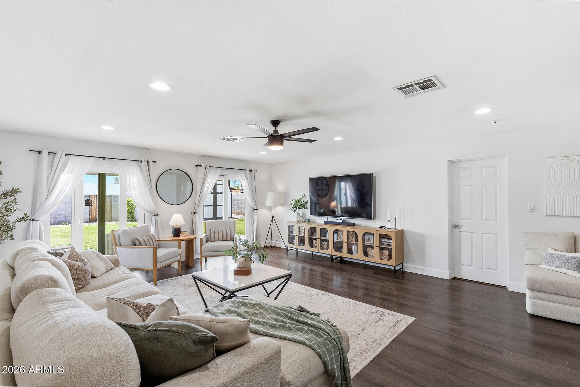LONG ESTATES - Residential