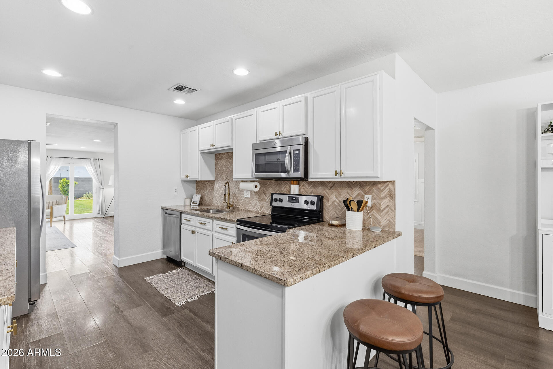 LONG ESTATES - Residential