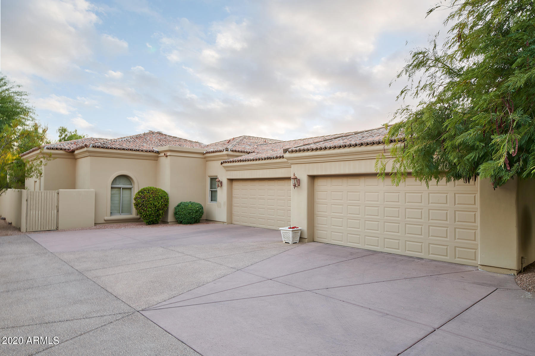CAMELBACK COUNTRY ESTATES - Residential