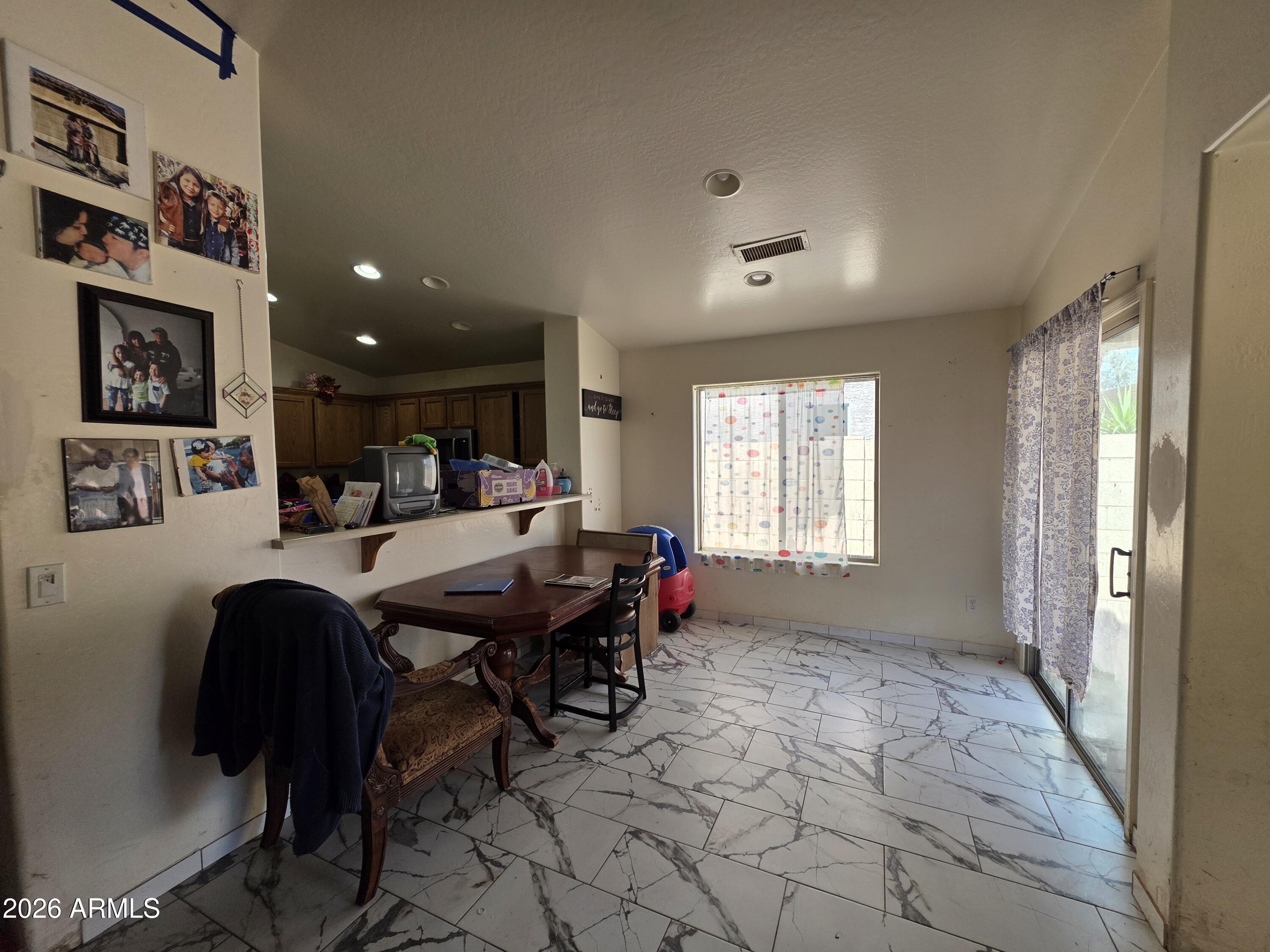 DESERT CEDARS - Residential
