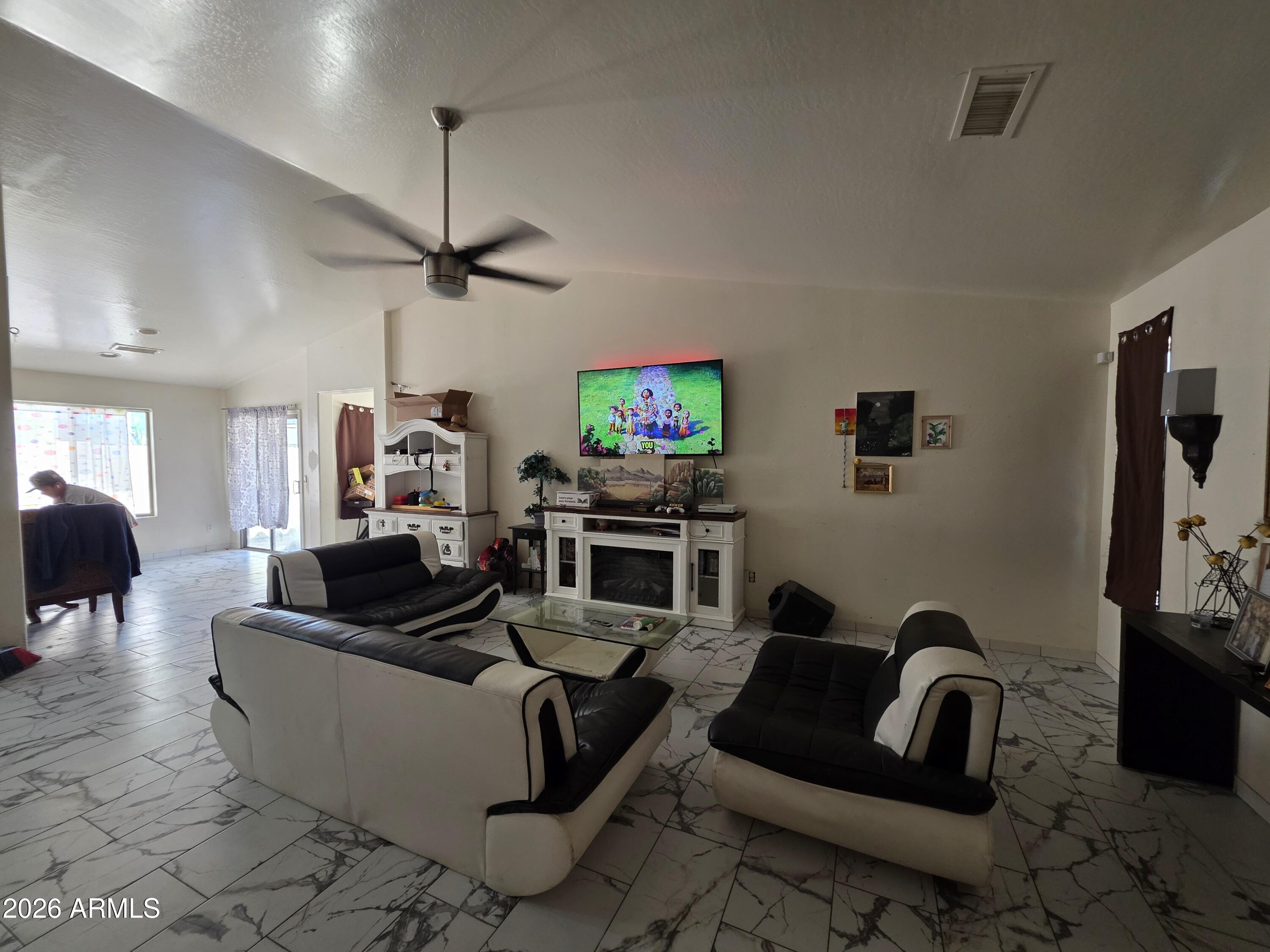 DESERT CEDARS - Residential