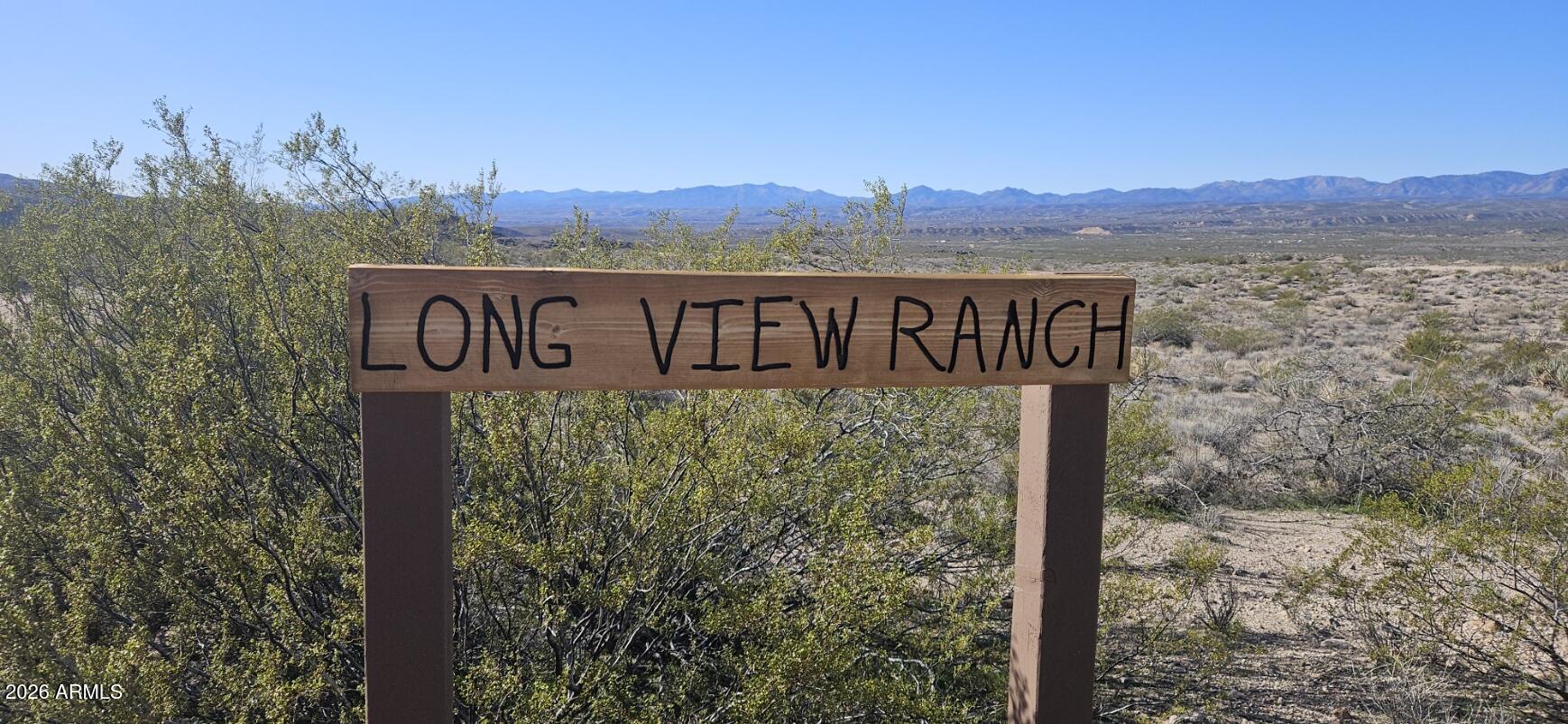 Get out of the city to horse country. 36 acres, easy access.  25 miles from Kingman in the foothills. Owner/broker - Seller financing available.
