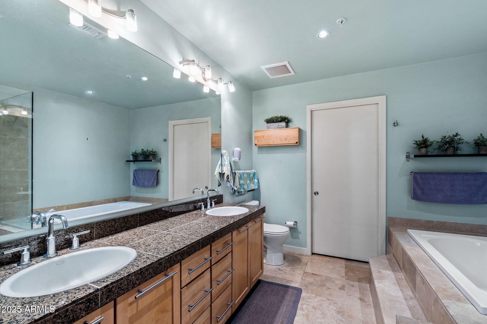 PORTLAND PLACE CONDOMINIUMS PHASE 1 - Residential
