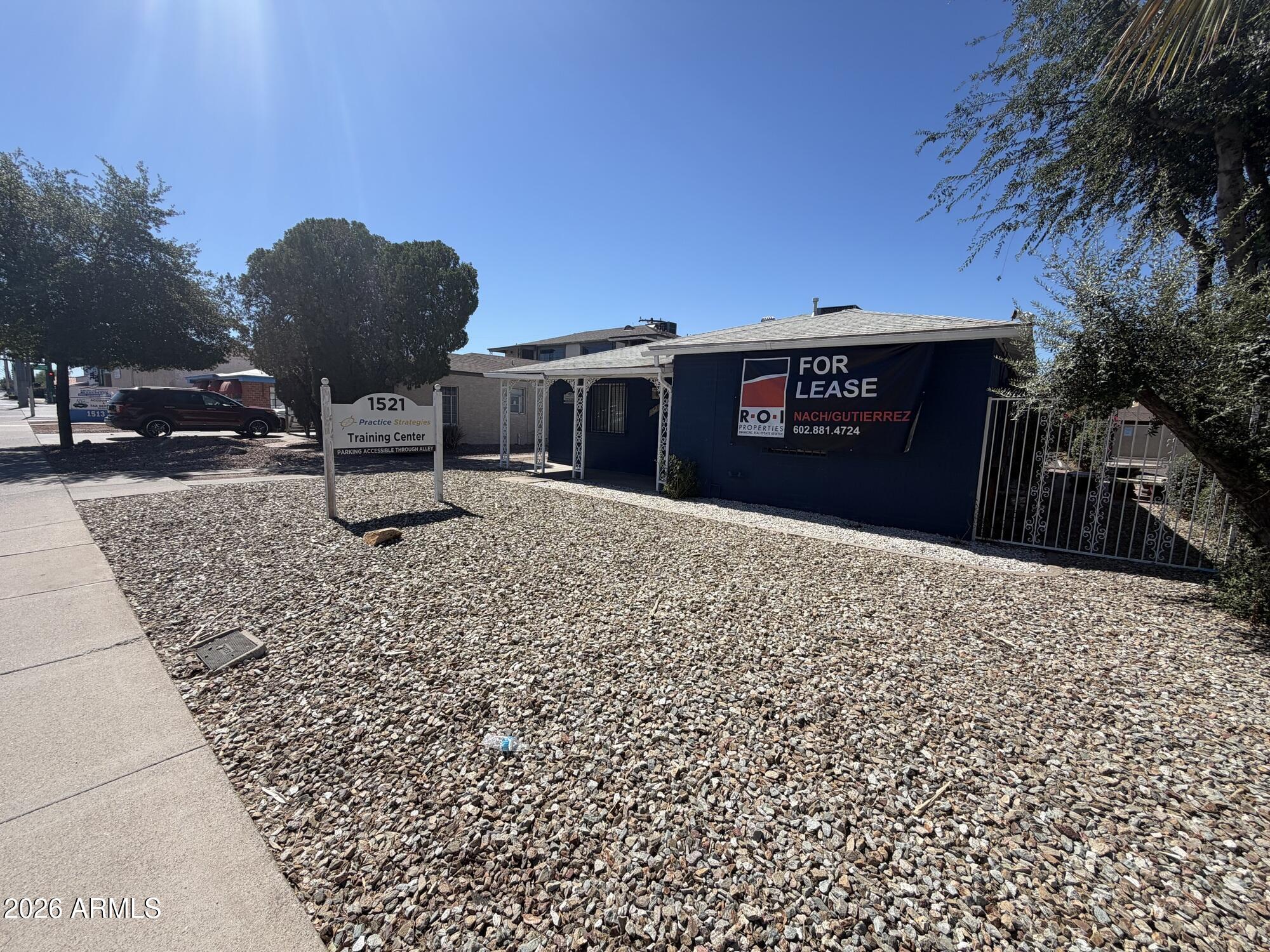 Positioned in a dense infill trade area with strong daytime employment and residential demographics, the property offers outstanding frontage and visibility along heavily traveled Thomas Road. Ideally located just off the signalized intersection of 15th Avenue and Thomas Road, the site provides exceptional accessibility to Midtown Phoenix, Downtown Phoenix, and Interstate 17. The property is within walking distance of Phoenix College, which serves more than 14,000 students annually, and is surrounded by major healthcare and educational institutions including St. Joseph's Hospital and Medical Center, Barrow Neurological Institute, and Creighton University Health Sciences Campus.