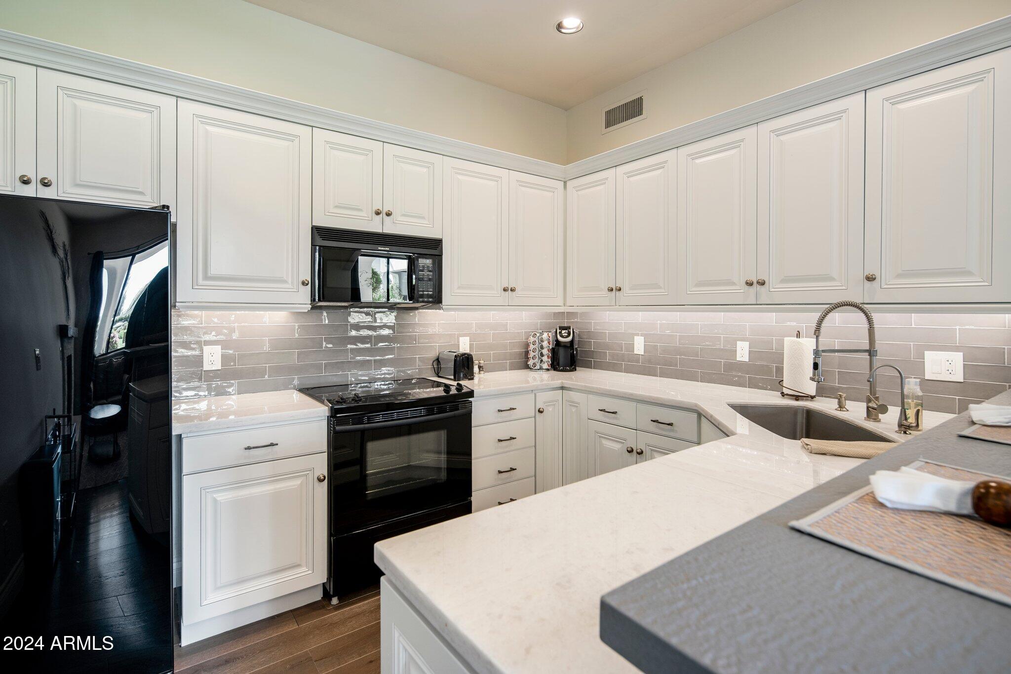 KENSINGTON ESTATES LOT 1 & 2 REPLAT - Residential