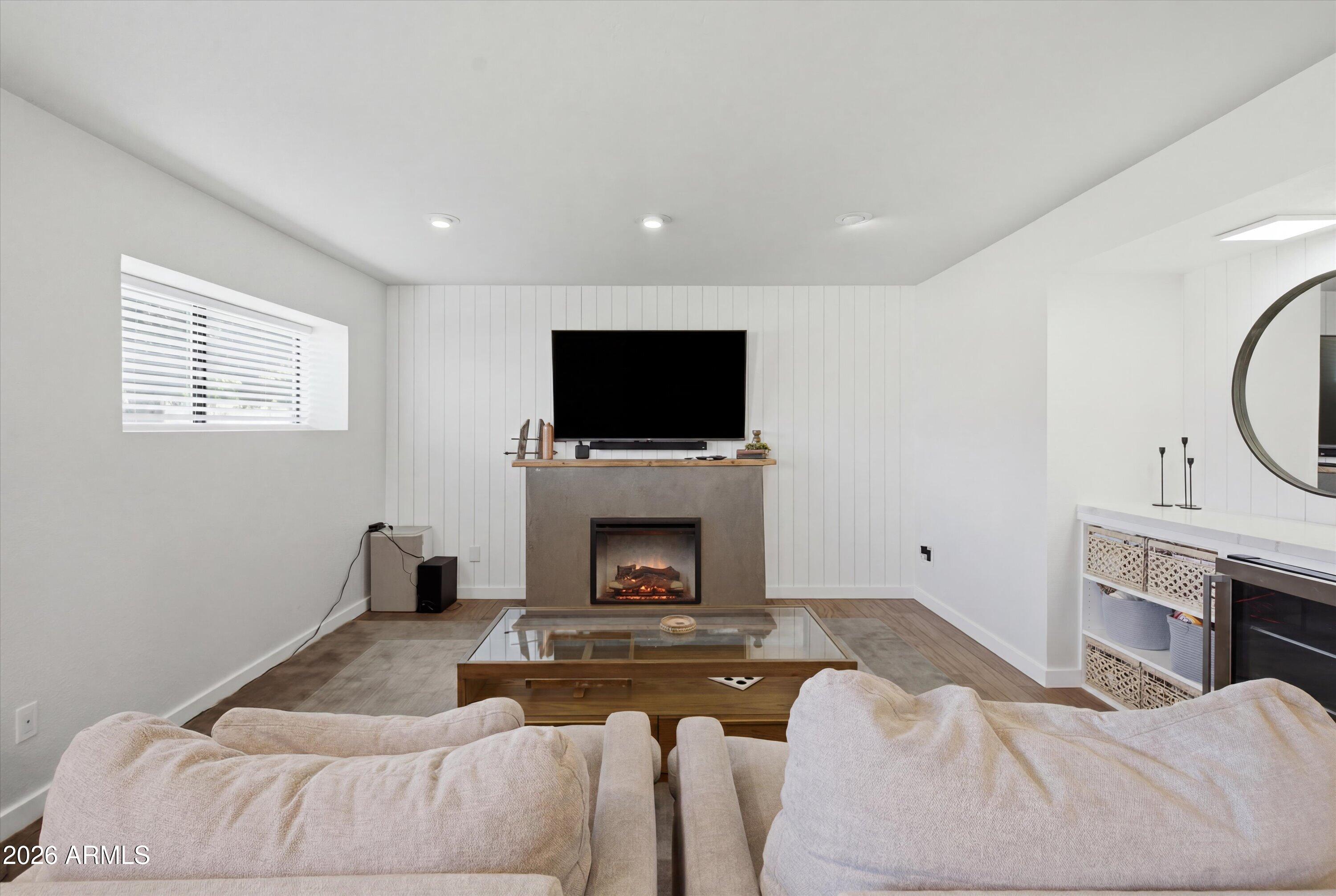 SUNBURST FARMS 21 - Residential
