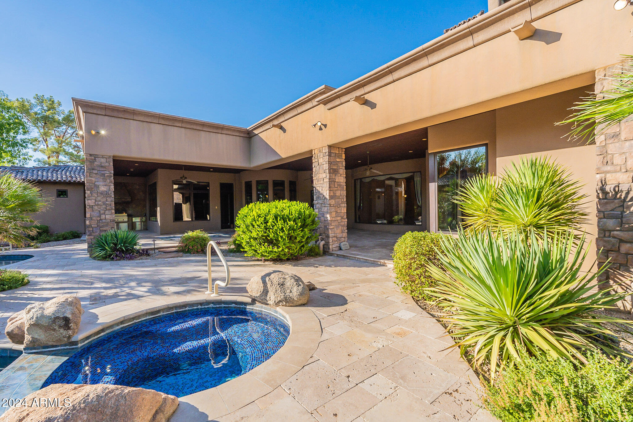 CIRCLE G 2 - Residential