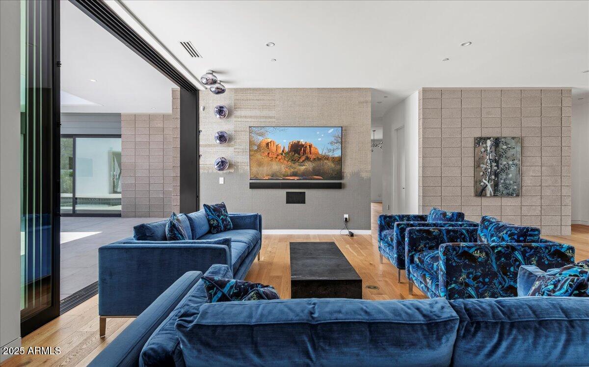 PARK PARADISE 2 - Residential