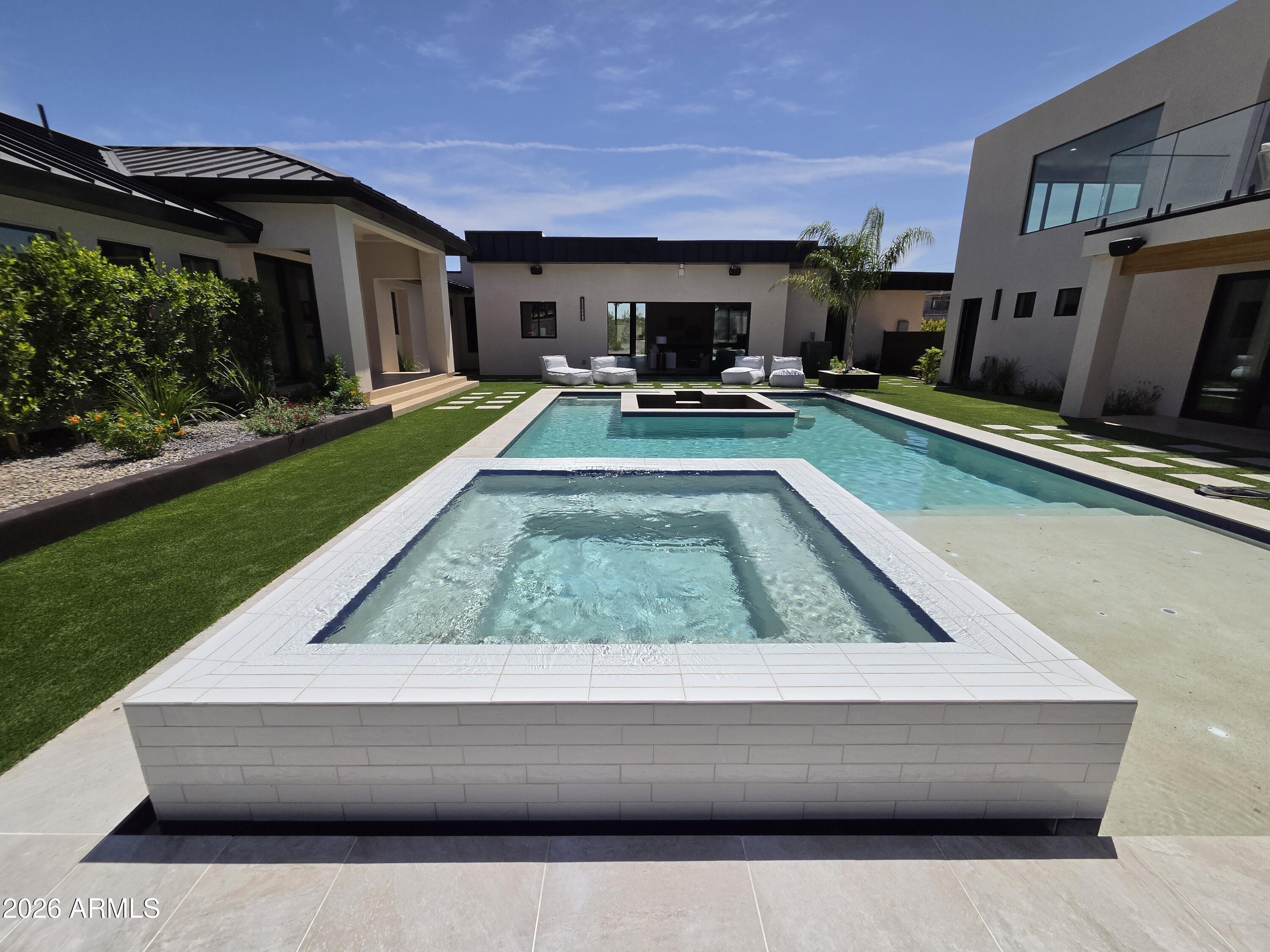 PARK PARADISE - Residential