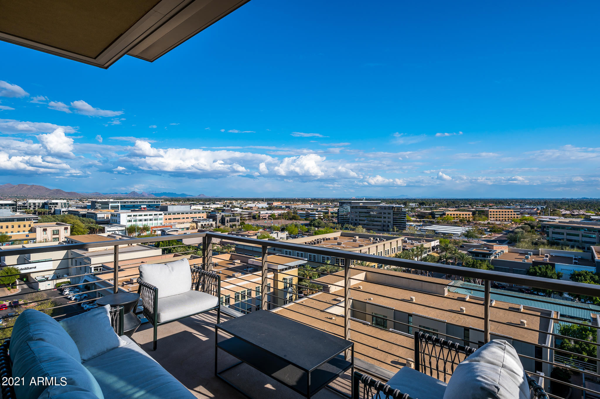 PLAZA LOFTS AT KIERLAND COMMONS - Residential