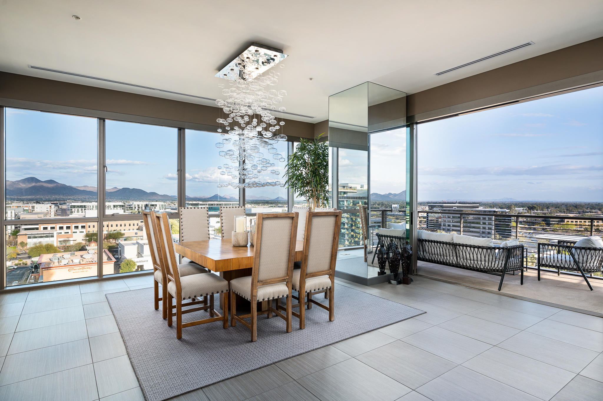PLAZA LOFTS AT KIERLAND COMMONS - Residential